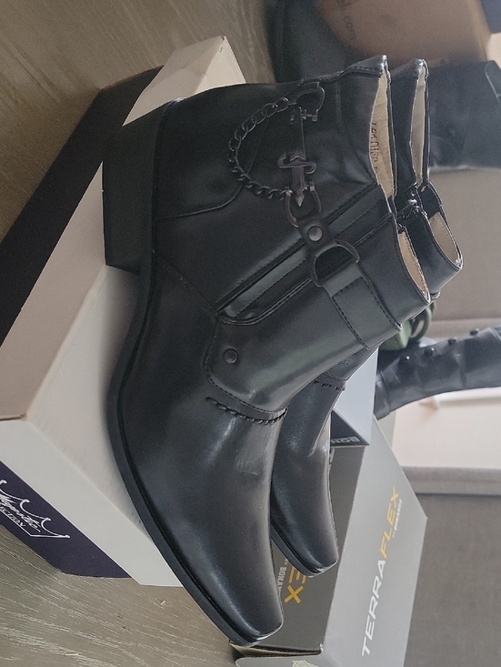 IC COLLECTION Other - IC COLLECTION Black Leather Men's Chukka Boots with Chain Accent